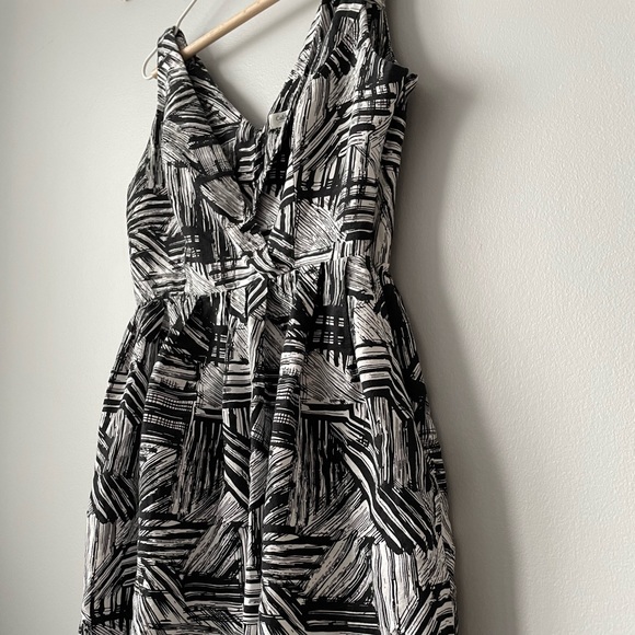 Coldwater Creek Black Abstract Stripe Fit Flare Sleeveless Midi Dress Size 10 - Picture 7 of 11